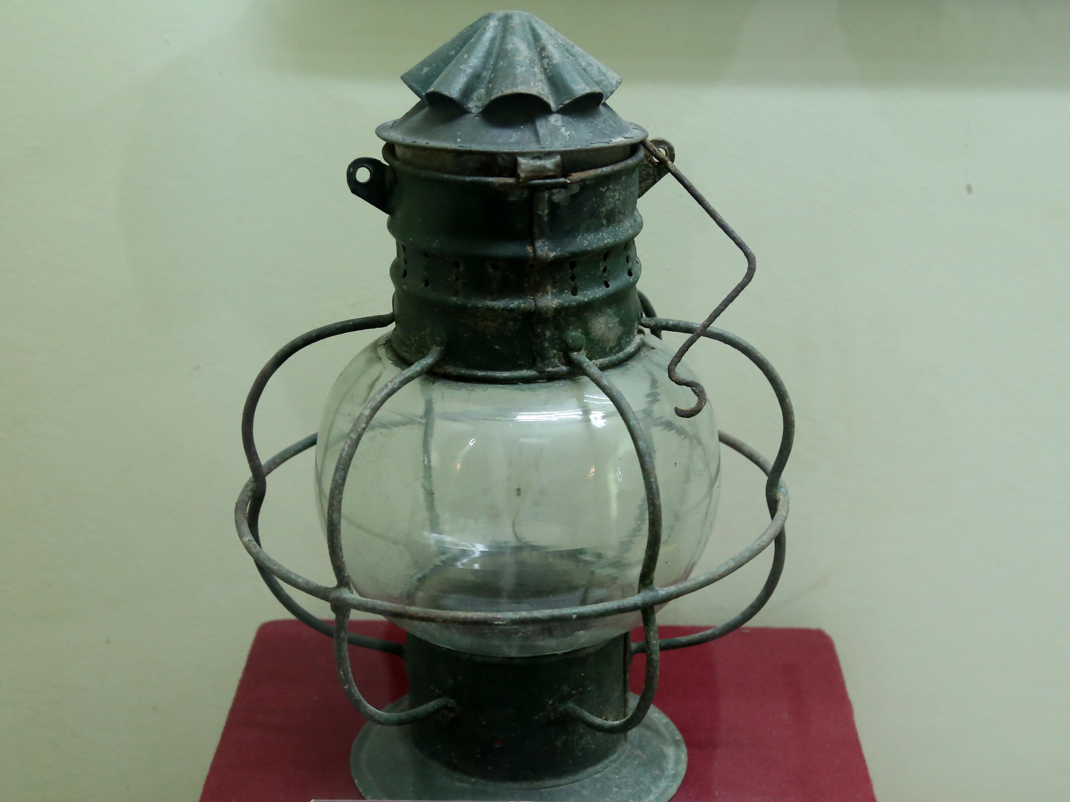 Đèn hành trình của tàu Không số
